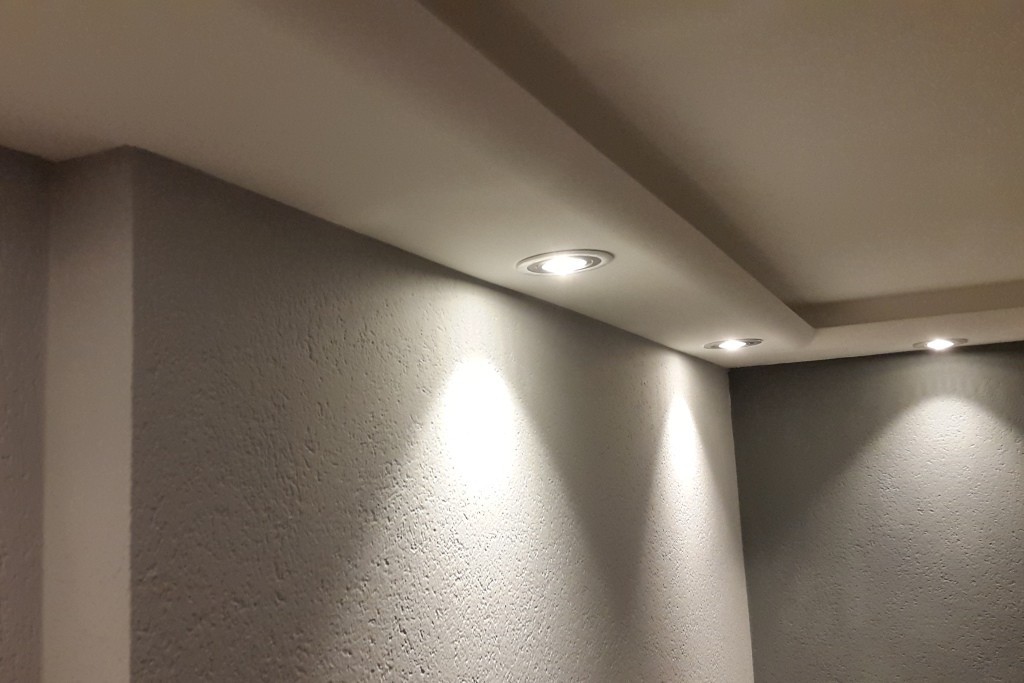 Indirekte Beleuchtung von Wand und Decke LED Stuckleisten WDKL-200A-PR