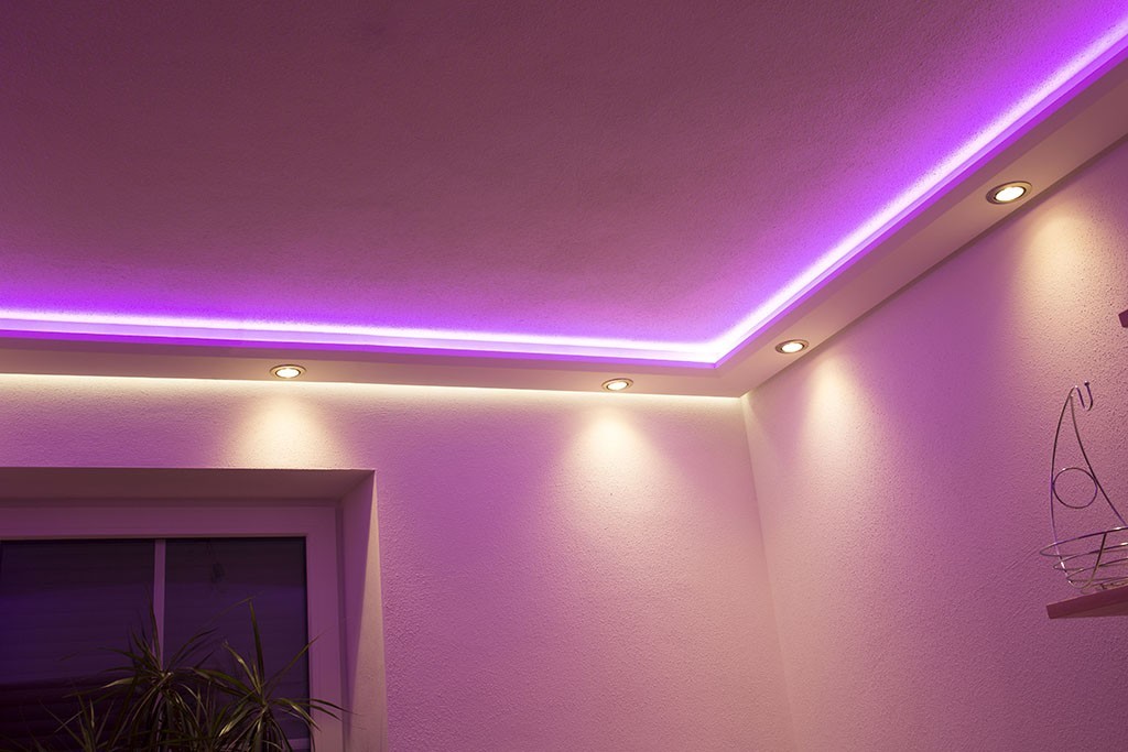 2 Meter LED Spots Licht Stuckleiste für indirekte Beleuchtung OL-57 Deck 125x150 
