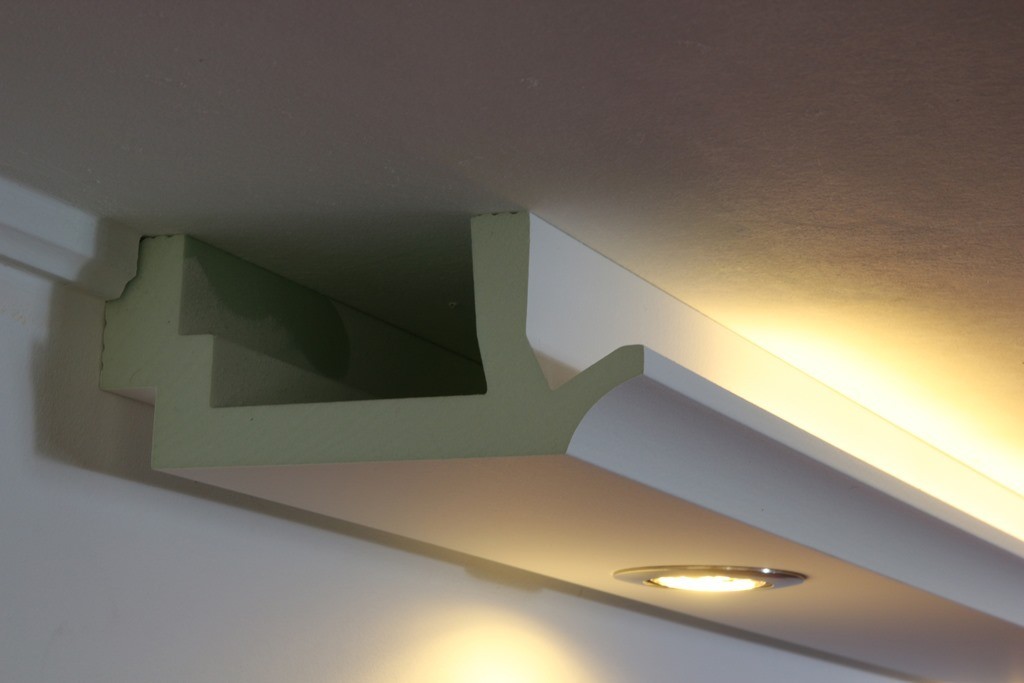 Stucco Moulding Ceiling Profile For Indirect Lighting - 200cm Length, 8cm Thick, 15cm Wide - XPS Polystyrene, Ready To Paint