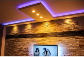 Beispiel 1 - LED Beleuchtung von Wand und Decke mit dem Stuckprofil "WDKL-200C-PR" inkl. Sonderanfertigung.