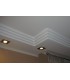 Modern gehaltenes Deckenprofil aus Hartschaum für die direkte Beleuchtung der Wand mit LED Spots bzw. Downlights.