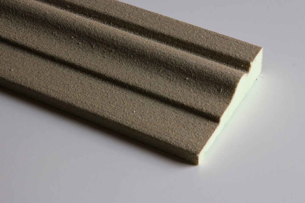 Fensterfasche "FAKL-135-PR" für die Fassadengestaltung an Fenster und Türen aus Hartschaum.