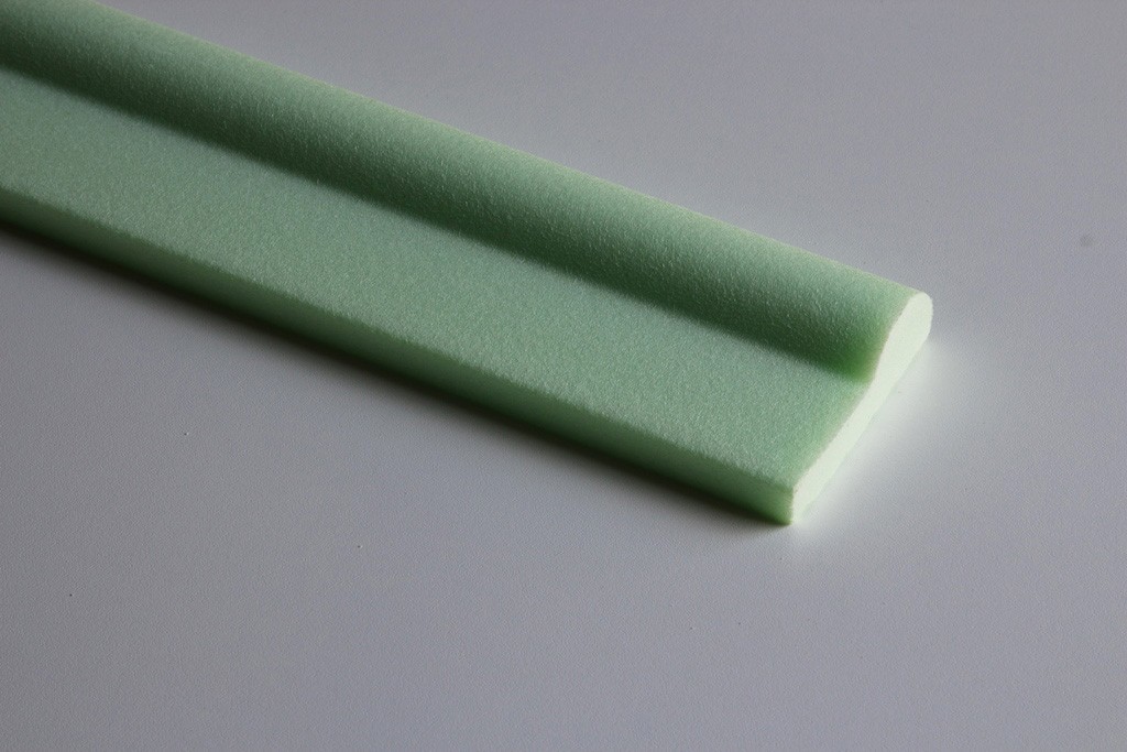 Fensterumrahmung "FAKL-70-ST" für die Fassadengestaltung an Fenster und Türen aus Hartschaum.