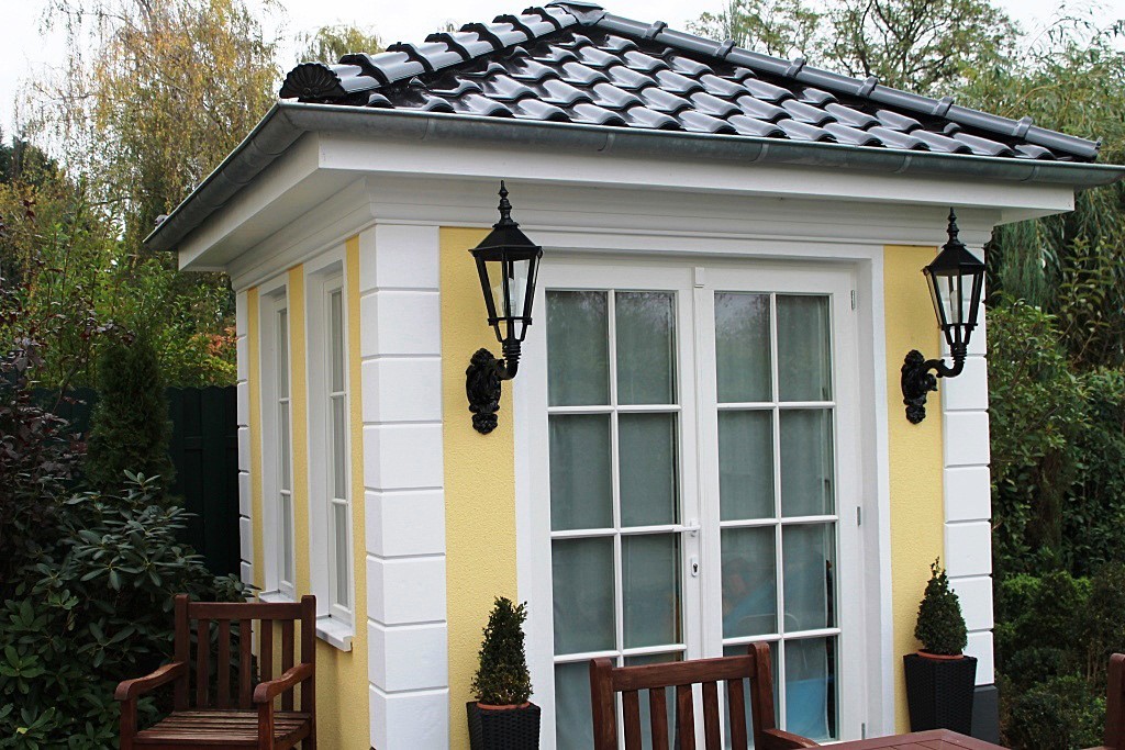 Beispiel 3 - Bossenstein "EBML-340340-PR" für die Gestaltung von Gebäudekanten der Fassade.