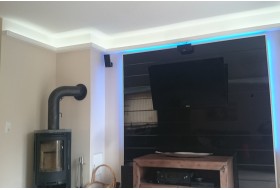 Beispiel 3 - Indirekte LED Beleuchtung der Decke mit der Lichtvoute "DBML-100-ST" aus Hartschaum.